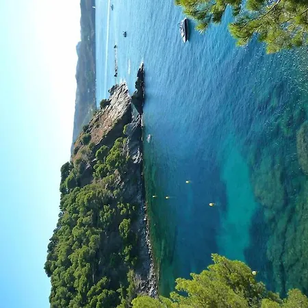 Con Piscina Sobre La Almadrava Ii